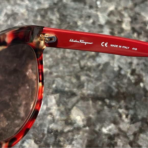 Authentic Salvatore Ferragamo SF675S Red Tortoise Cat Eye Sunglasses